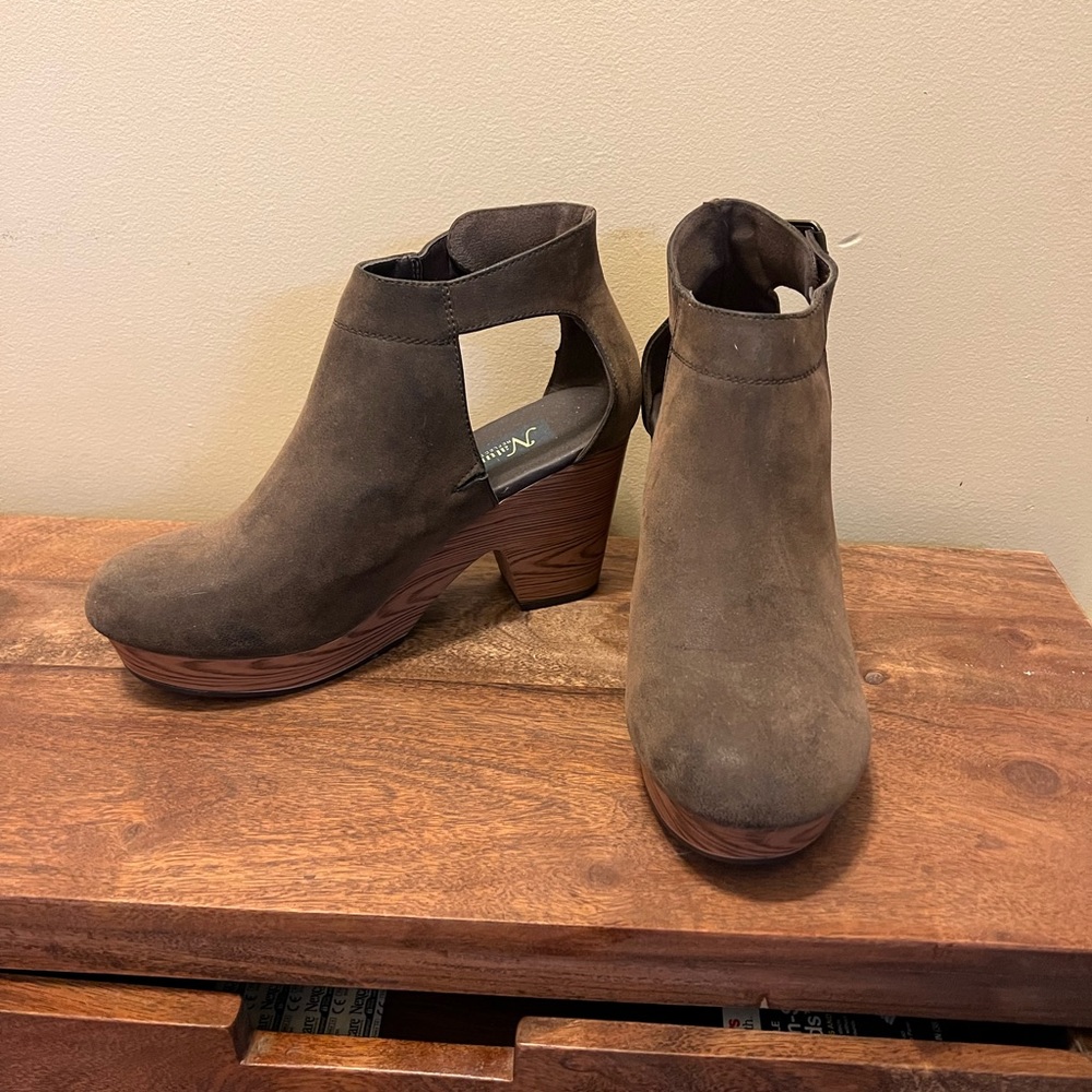 Natural Reflections Sz 8 comfort clogs
